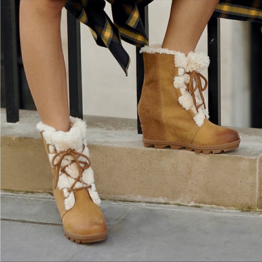 Joan of Arctic Wedge in Camel Brown in size 9.5 Shearling